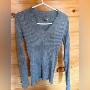 lei Gray Ribbed V-Neck Women's Sweater